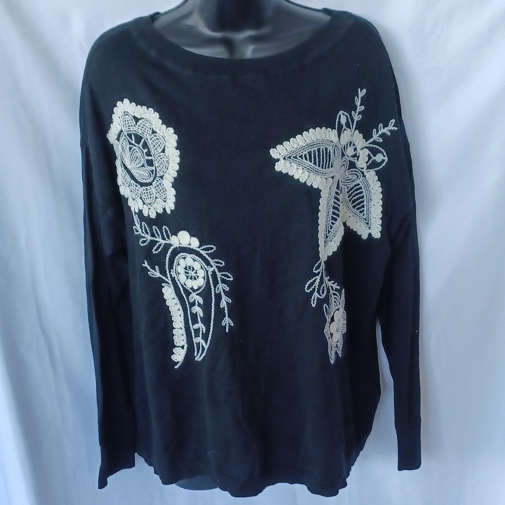 Chaps Sweater XL Black White Embroidered Flowers
